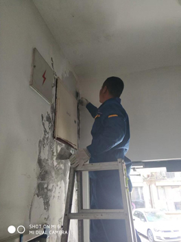 房間墻壁滲水發(fā)霉潮濕怎么處理？
